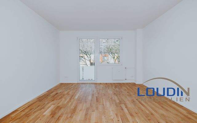 Wohnzimmer mit Balkon