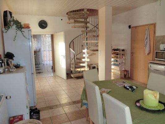 Kueche  Eingang Treppe DG