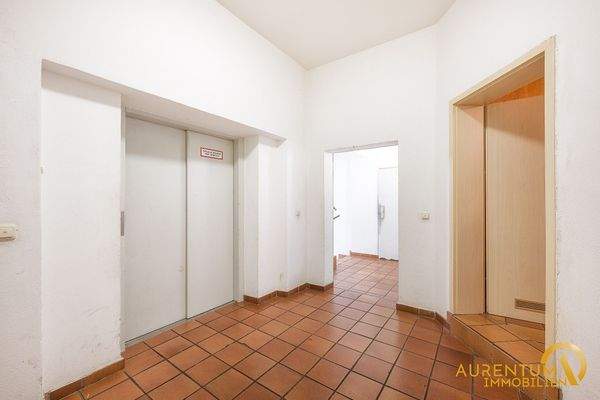 Objekt_1_Flur / Treppenhaus / Aufzug