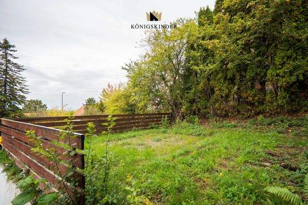 Grünfläche über den Garagen