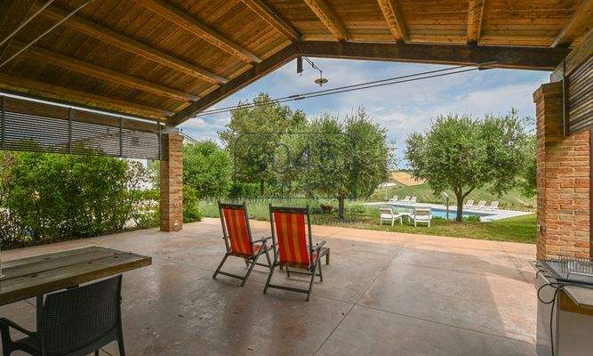 Charmantes Landhaus mit 4 Apartments und Panoramablick in Belvedere Ostrense – Marken