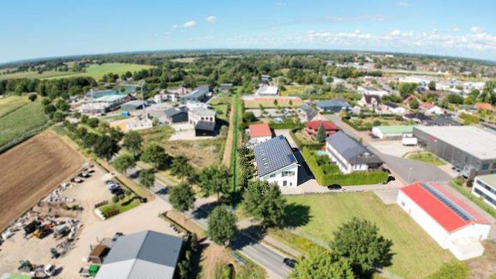 Modernes Wohn- und Geschäftshaus