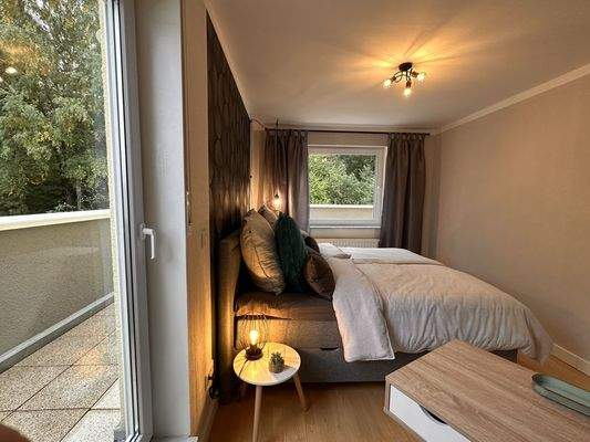 Schlafzimmer mit Zugang zur Terrasse