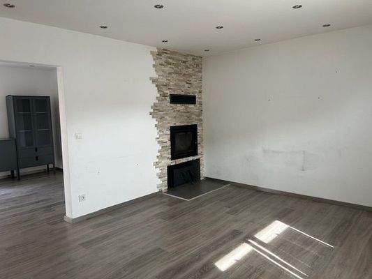 Wohnzimmer mit Kamin