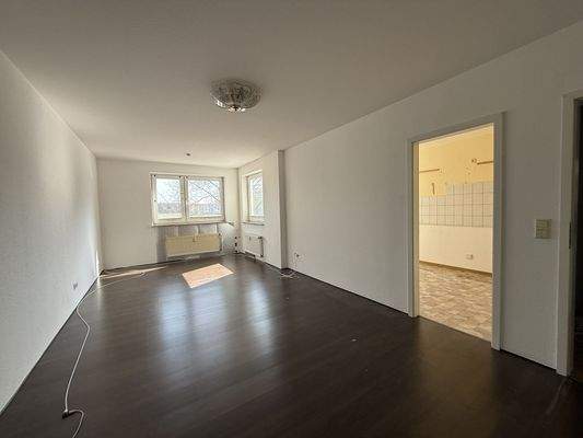 Wohnzimmer mit Zugang Küche