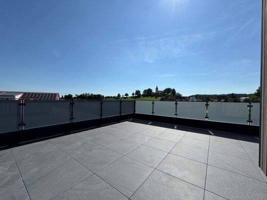 Terrasse und Aussicht Penthouse rechts.jpg