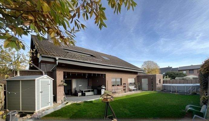 Rückseite mit Garten