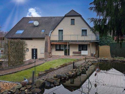 Rückansicht mit Teich