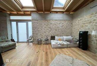 Wohnzimmer eingerichtet