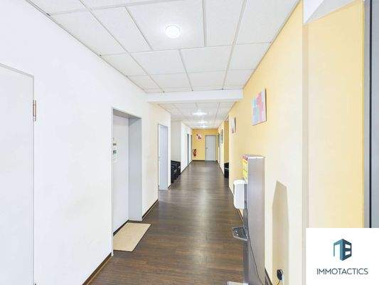 Flur Praxisräume 1.OG Haus 4