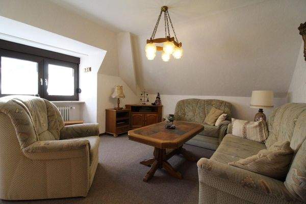 Großes Wohnzimmer im OG