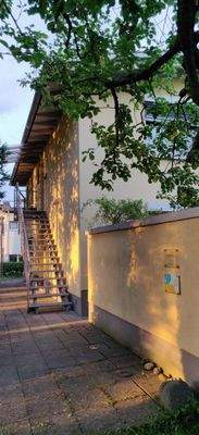 Aussentreppe zur Praxis separater Eingang