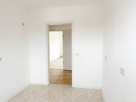 Küche mit Blick Richtung Flurbereich