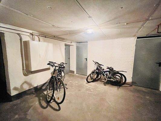 mmexport1764598716790