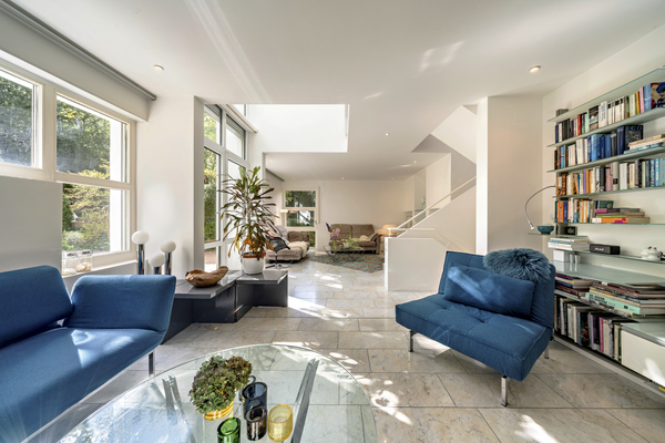 Bilder-verpixeln-Kaminzimmer-Blick-zu-Wohnzimmer-1