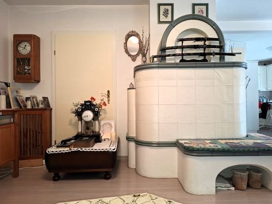 EG Wohnzimmer Kachelofen