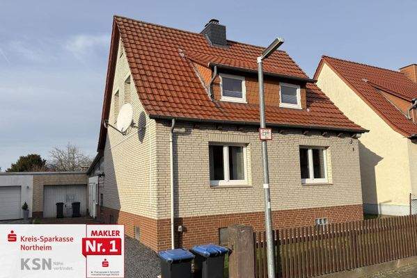 Vorder- und Seitenansicht mit Garage