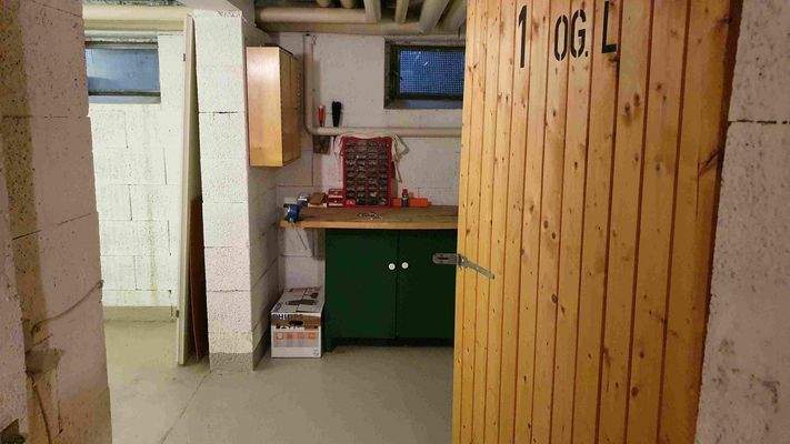 Kellerraum mit Werkbank
