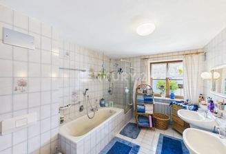 Badezimmer im Obergeschoss