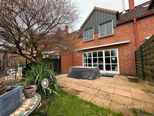 Terrasse mit ~25m² (davon 6m² in Wohnfläche berechnet)