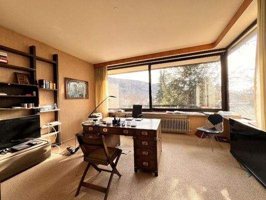 Büro mit Eck-Panoramafenster