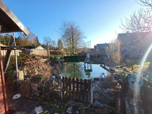 Gartenansicht mit Teich 