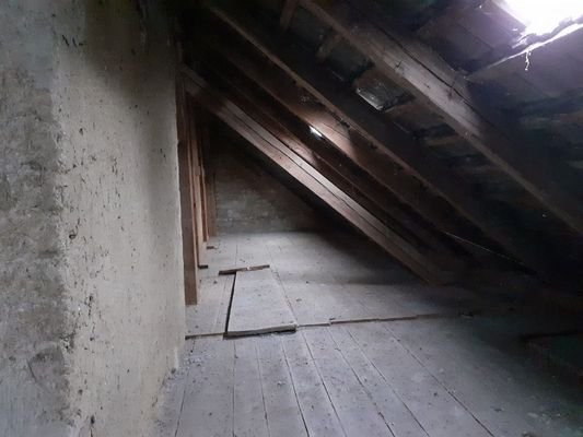 Abseite zum Hof hin.jpg
