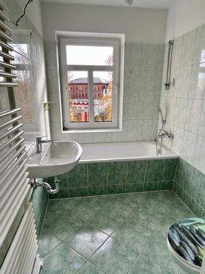 Tageslichtbad mit Wanne