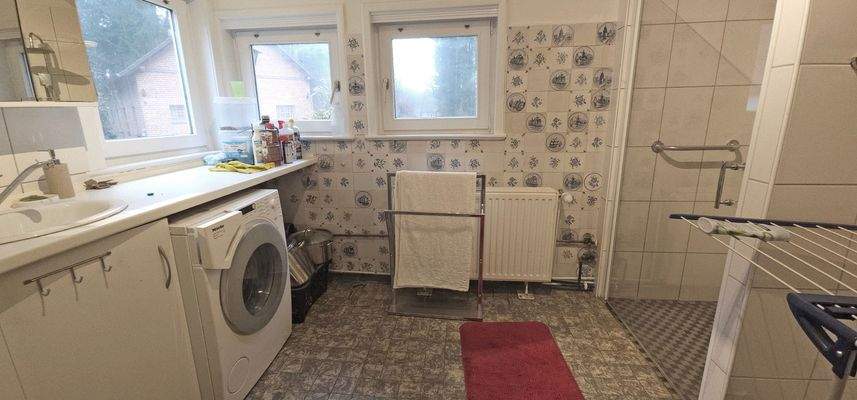 Duschbad und Hauswirtschaftsraum
