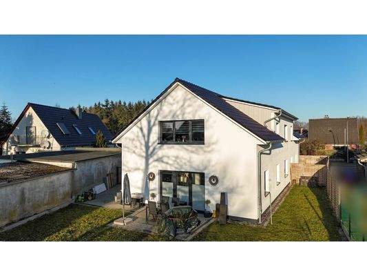 toller Garten und Terrasse