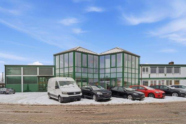 Markante Stahl-/Glaskonstruktion mit Wiedererkennungswert