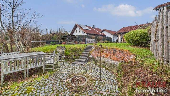 Garten mit Feuerstelle