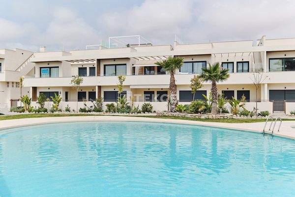 Flats Close to Sea in Innovative Residential Project in Torrevieja