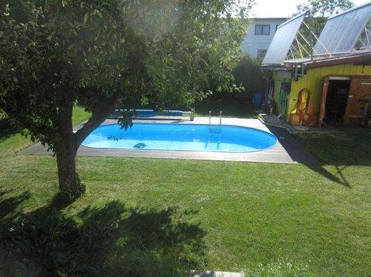 Garten mit Pool