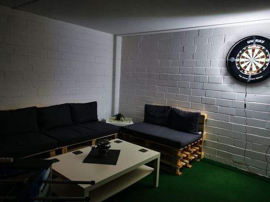 Freizeitraum im Keller