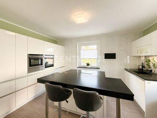 Großzügige Nolte-Einbauküche