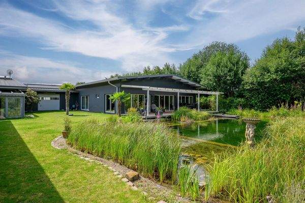 Garten mit Schwimmteich