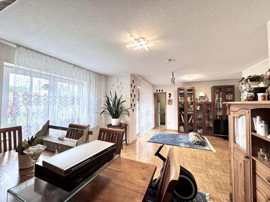 Wohnzimmer/ Essecke (OG)