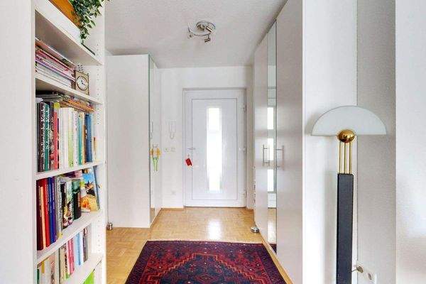 Eingangsbereich (Diele) mit Eingangstür