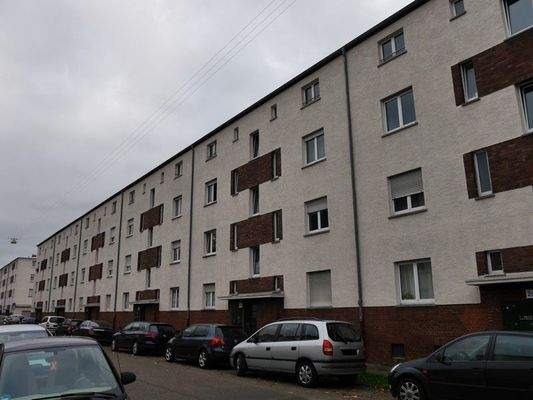 8 Gebäude Straßenseite