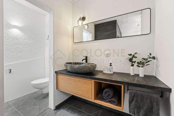 WC und Waschbecken-Bereich