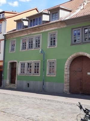 Fenster & Türen mit exklusiver Natursteineinfassung