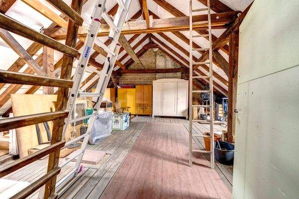 ausbaubarer Dachboden