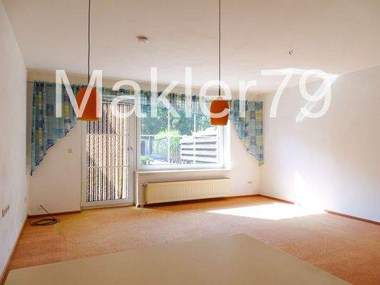 Wohnzimmer mit Zugang Terrasse