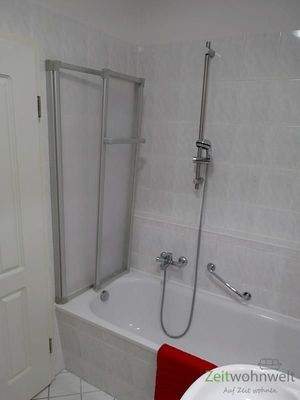 Wanne mit Duschabtrennung