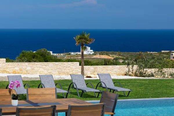 Kreta, Agios Onoufrios: Elegante Villa aus weißem Stein mit Meerblick zu verkaufen