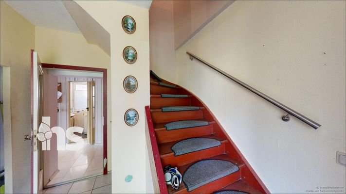 EG: Flur / Treppe
