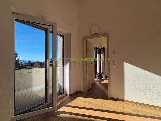 DG_Schlafzimmer_Eltern 07 mit Zugang Südbalkon