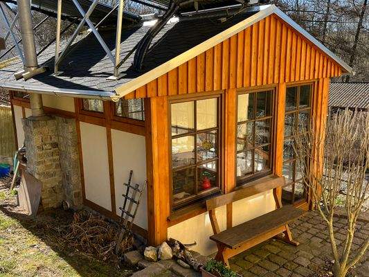 Gartenhaus mit Solar.JPG