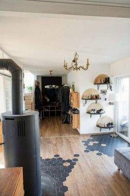 EG Diele mit Blick zur Garderorbe - (KI generiert)